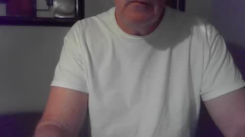 Snapshot of hardchicagoforzya chatting on 10/18/25, 05:43 hardchicagoforzya online show from 10/18/25, 05:43