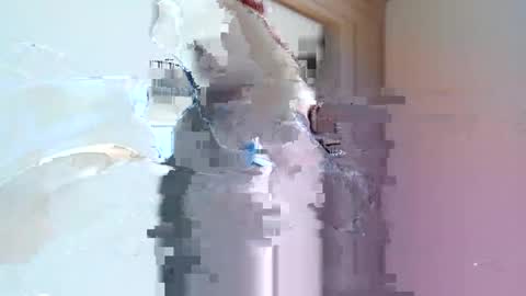 Snapshot of hardkore80 chatting on 12/26/24, 01:10 Laurent Laurente online show from 12/26/24, 01:10