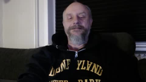 Snapshot of hardmrlazy chatting on 12/18/25, 10:16 MrLazy online show from 12/18/25, 10:16