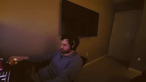 Tom online show from 12/25/24, 03:40