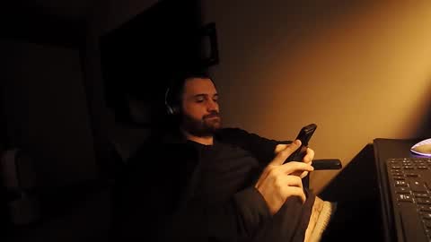 Tom online show from 09/09/25, 01:38