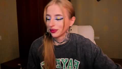 Julia online show from 10/06/25, 05:16