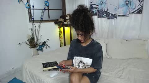 Snapshot of harley_quinns1 chatting on 12/14/24, 08:51 harley_quinns1 online show from 12/14/24, 08:51