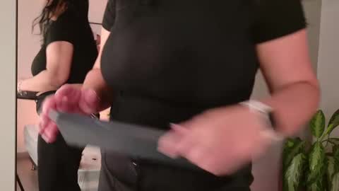 Snapshot of harmonybabe_ chatting on 09/17/25, 11:01 Harmony online show from 09/17/25, 11:01