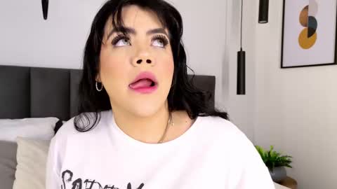 Snapshot of harmonybabe_ chatting on 09/30/25, 11:26 Harmony online show from 09/30/25, 11:26