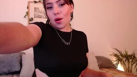 Snapshot of harmonyy01 chatting on 01/17/25, 04:49 Harmony Please help me to reach 100 thumbs up online show from 01/17/25, 04:49