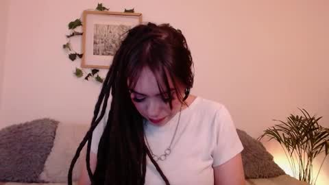 Snapshot of harmonyy01 chatting on 01/29/25, 02:51 Harmony Please help me to reach 100 thumbs up online show from 01/29/25, 02:51