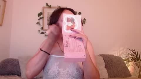 Snapshot of harmonyy01 chatting on 02/21/25, 02:39 Harmony Please help me to reach 100 thumbs up online show from 02/21/25, 02:39