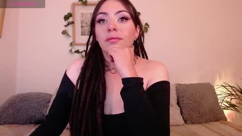 Snapshot of harmonyy01 chatting on 02/22/25, 04:18 Harmony Please help me to reach 100 thumbs up online show from 02/22/25, 04:18