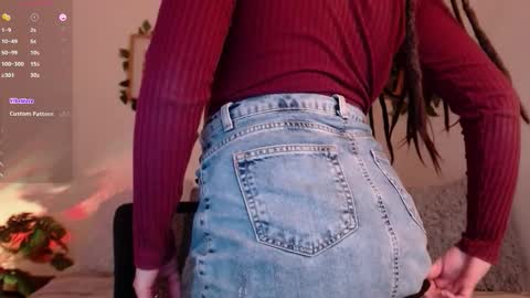 Snapshot of harmonyy01 chatting on 09/19/25, 02:35 Harmony Please help me to reach 100 thumbs up online show from 09/19/25, 02:35