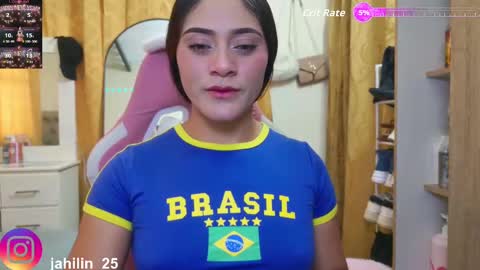 Snapshot of harperzoe chatting on 10/18/25, 08:09 harperzoe online show from 10/18/25, 08:09