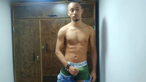 Snapshot of harry_benson_hot chatting on 09/20/25, 02:23 david escobarz insta..gram online show from 09/20/25, 02:23