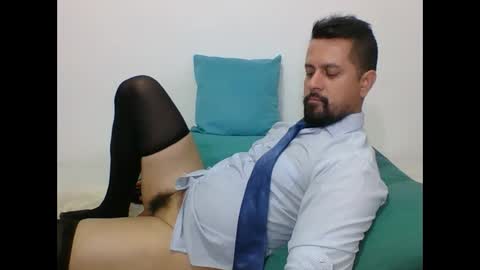 Snapshot of harry_goldenmillerx10fun chatting on 11/11/25, 10:32 Harry online show from 11/11/25, 10:32