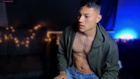 Snapshot of harrydavidsonx chatting on 02/24/25, 04:47 ... online show from 02/24/25, 04:47