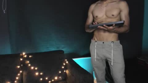 Snapshot of harrydavidsonx chatting on 09/16/25, 02:23 ... online show from 09/16/25, 02:23