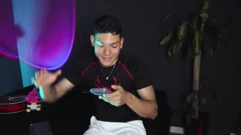 Snapshot of harrydavidsonx chatting on 10/04/25, 02:42 ... online show from 10/04/25, 02:42