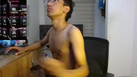 Snapshot of harrytwink18 chatting on 09/17/25, 04:41 HARRY online show from 09/17/25, 04:41