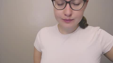 Snapshot of hartfoxx chatting on 10/17/25, 10:23 hartfoxx online show from 10/17/25, 10:23