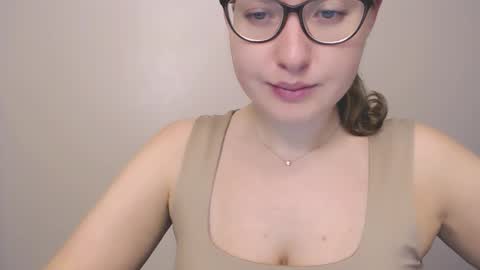 Snapshot of hartfoxx chatting on 10/23/25, 07:23 hartfoxx online show from 10/23/25, 07:23