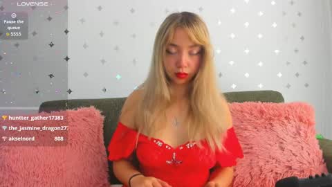 Sophia Blossom online show from 11/04/25, 08:30