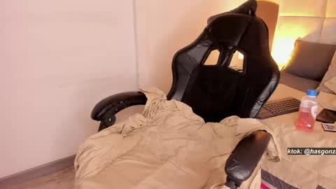 has_gonzalezz online show from 05/25/26, 04:40
