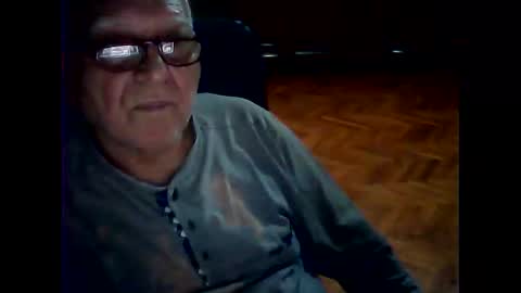 Snapshot of hasanben54398 chatting on 10/27/25, 04:11 hasan online show from 10/27/25, 04:11