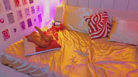 Alicia online show from 05/18/26, 04:07