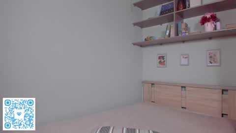 Mia online show from 04/29/26, 05:41