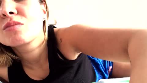 Snapshot of hayle_emmie chatting on 10/17/25, 12:08 Hayle online show from 10/17/25, 12:08