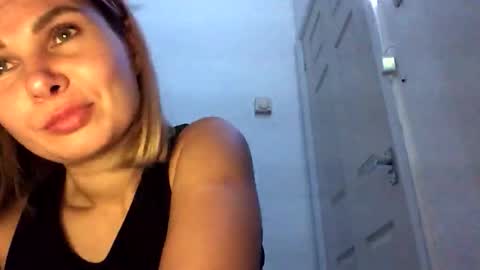 Snapshot of hayle_emmie chatting on 10/18/25, 12:57 Hayle online show from 10/18/25, 12:57