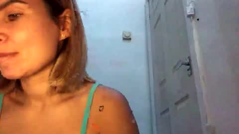 Snapshot of hayle_emmie chatting on 10/19/25, 08:42 Hayle online show from 10/19/25, 08:42