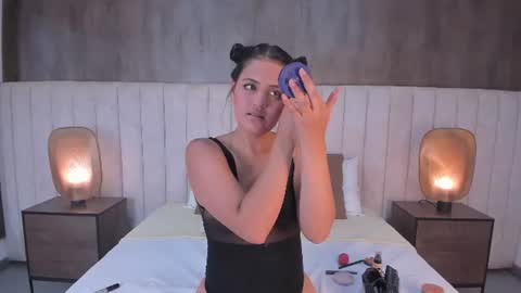Snapshot of hayli_monroee chatting on 06/12/26, 07:46 Hayli online show from 06/12/26, 07:46