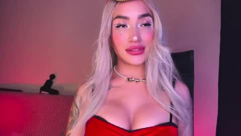 Snapshot of hazeeell chatting on 11/11/25, 04:23 Marie online show from 11/11/25, 04:23