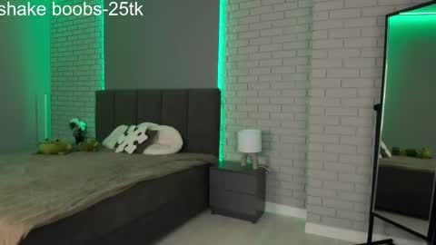 Liya dont forget to thumbs up me online show from 10/26/25, 11:16