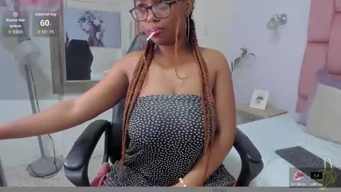 hazel_lanee online show from 11/15/25, 09:11