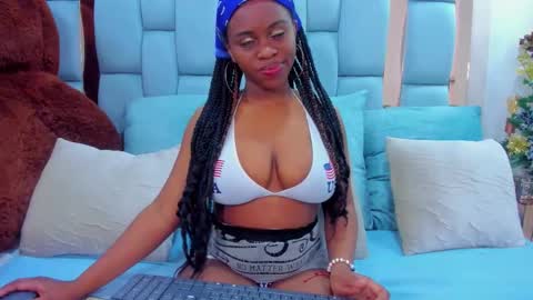 hazel_lanee online show from 12/21/25, 10:17