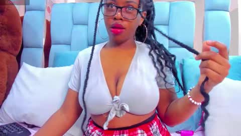 hazel_lanee online show from 01/19/26, 12:14