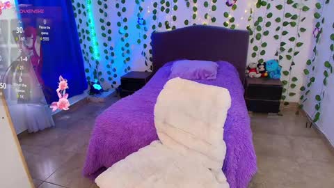 HAZEL LYNN ROSS online show from 12/07/24, 02:57