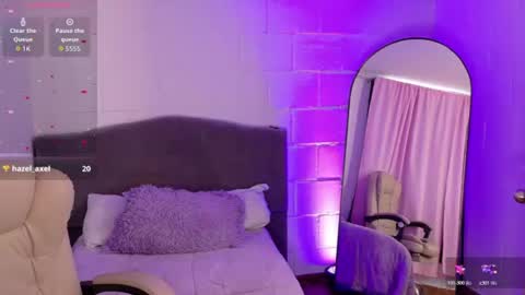 HAZEL LYNN ROSS online show from 06/25/26, 06:23