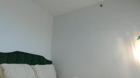 Snapshot of hazel_skye chatting on 12/09/24, 03:22 Hazel online show from 12/09/24, 03:22