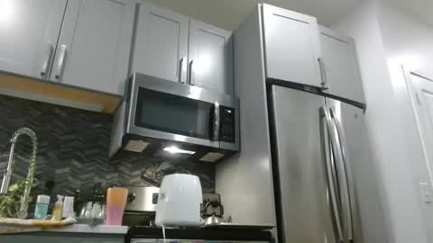 Snapshot of hazel_skye chatting on 01/03/25, 01:16 Hazel online show from 01/03/25, 01:16