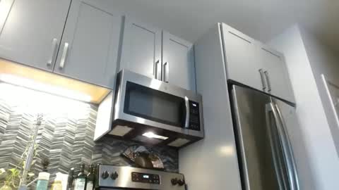 Snapshot of hazel_skye chatting on 01/04/25, 06:30 Hazel online show from 01/04/25, 06:30