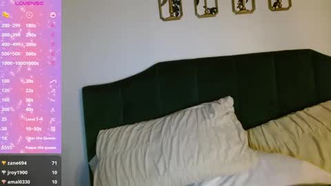 Snapshot of hazel_skye chatting on 01/05/25, 12:42 Hazel online show from 01/05/25, 12:42