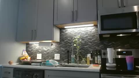 Snapshot of hazel_skye chatting on 02/04/25, 08:06 Hazel online show from 02/04/25, 08:06