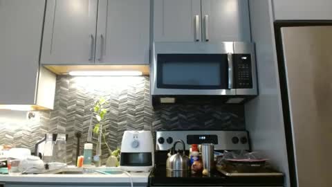 Snapshot of hazel_skye chatting on 02/14/25, 05:57 Hazel online show from 02/14/25, 05:57