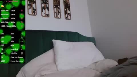 Snapshot of hazel_skye chatting on 02/16/25, 04:32 Hazel online show from 02/16/25, 04:32