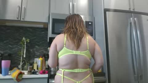 Snapshot of hazel_skye chatting on 02/17/25, 04:48 Hazel online show from 02/17/25, 04:48