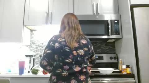 Snapshot of hazel_skye chatting on 02/18/25, 12:48 Hazel online show from 02/18/25, 12:48