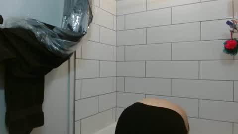 Snapshot of hazel_skye chatting on 02/21/25, 08:49 Hazel online show from 02/21/25, 08:49