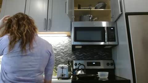 Snapshot of hazel_skye chatting on 02/23/25, 10:20 Hazel online show from 02/23/25, 10:20